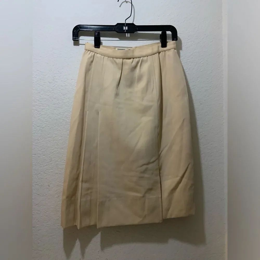 Vintage Chanel wool Silk Lined Cream Pencil Skirt Fr 36